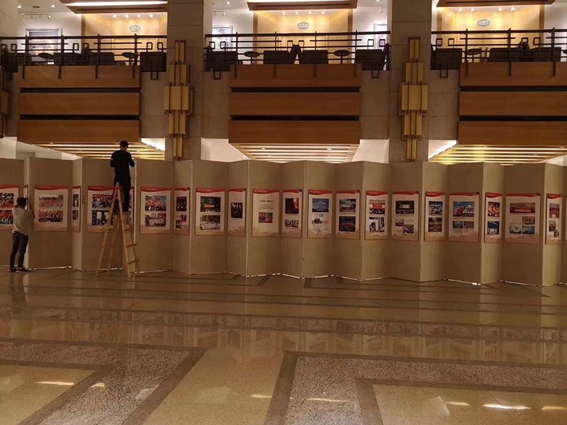 高 檔無(wú)縫掛畫(huà)展板