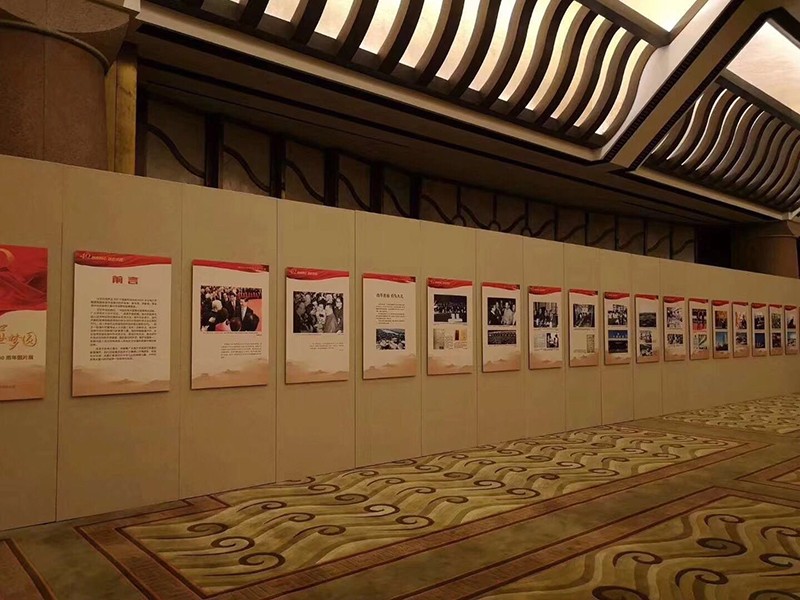 高 檔無(wú)縫掛畫(huà)展板