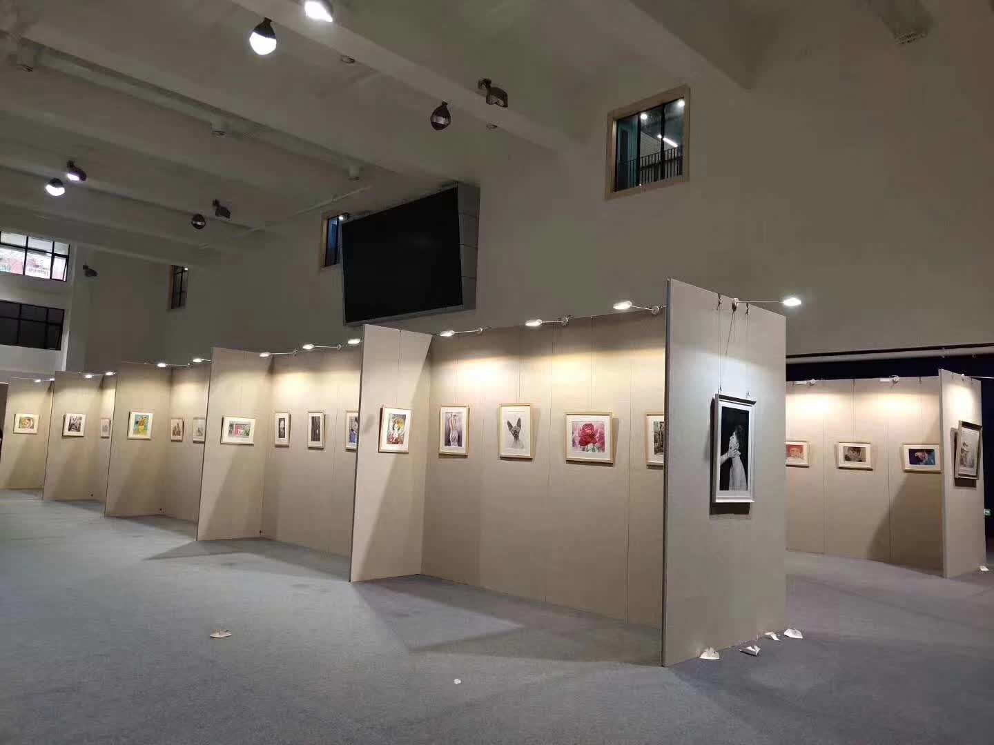 高 檔無(wú)縫掛畫(huà)展板